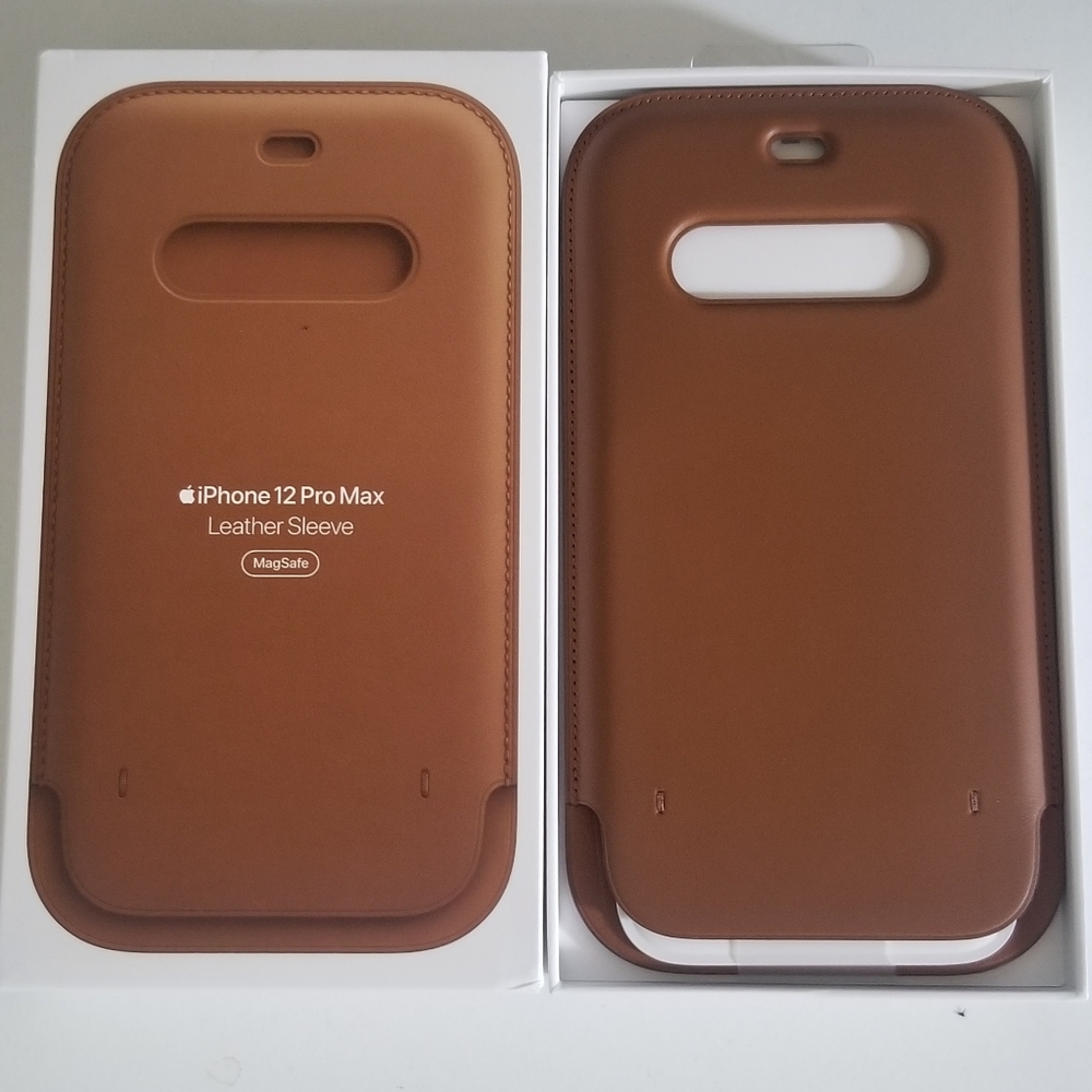 BNIB APPLE 12 PRO MAX LEATHER SLEEVE SADDLE BROWN